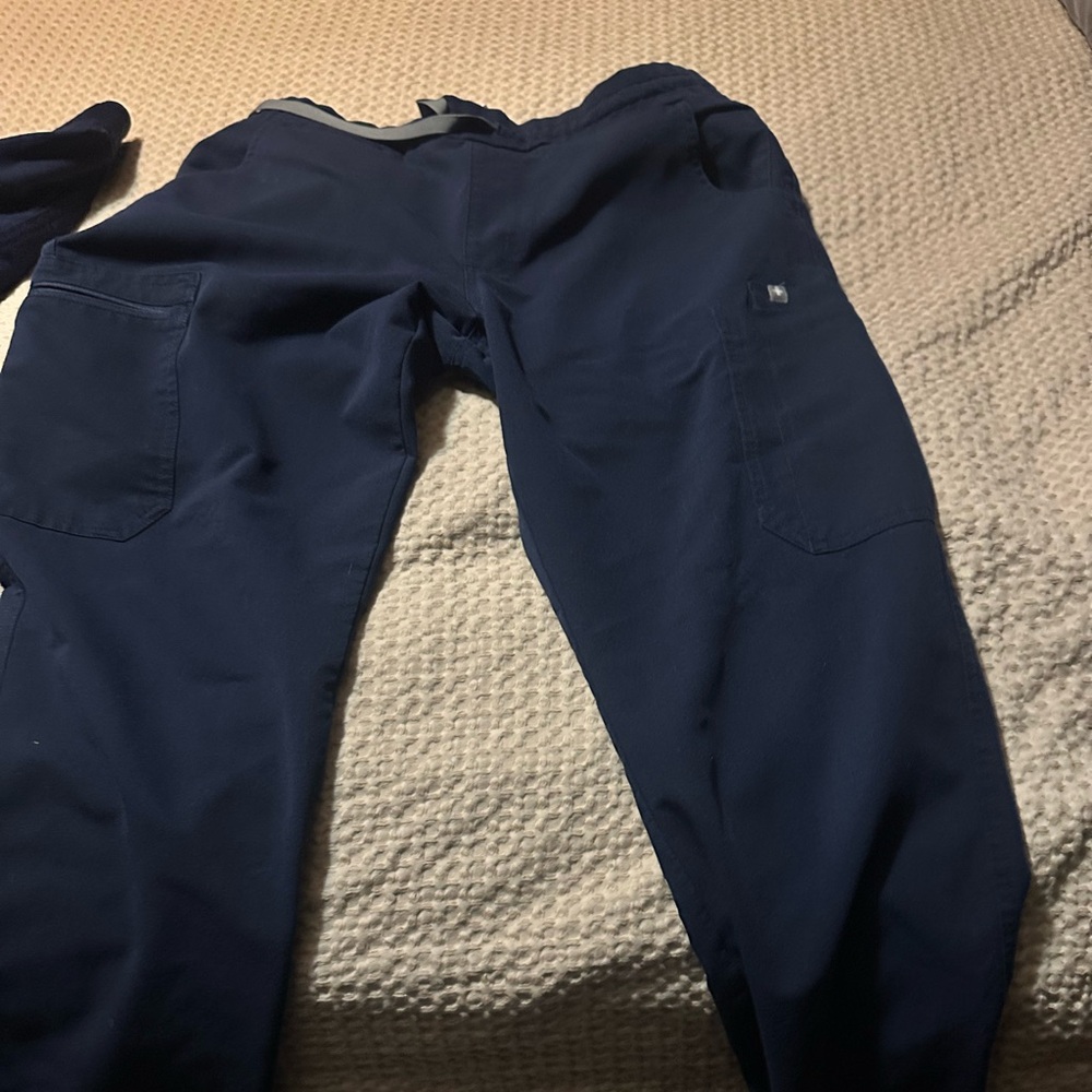 Figs women’s scrub pants straight leg.